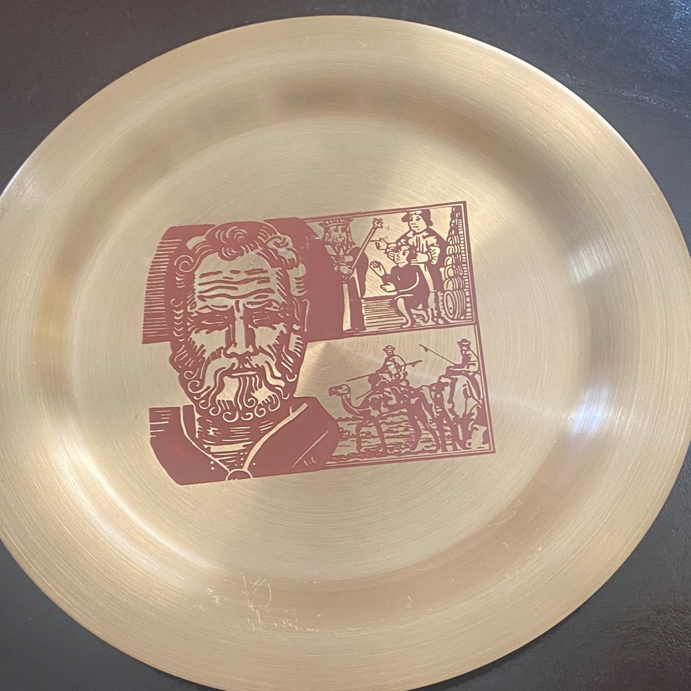 Elegant Gold Decorative Plate